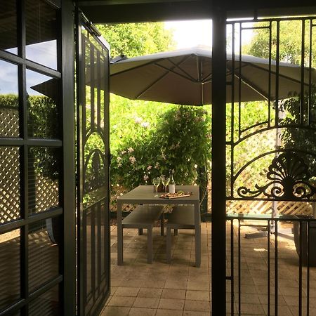 Wine And Roses Bed And Breakfast Adelaide Exterior photo