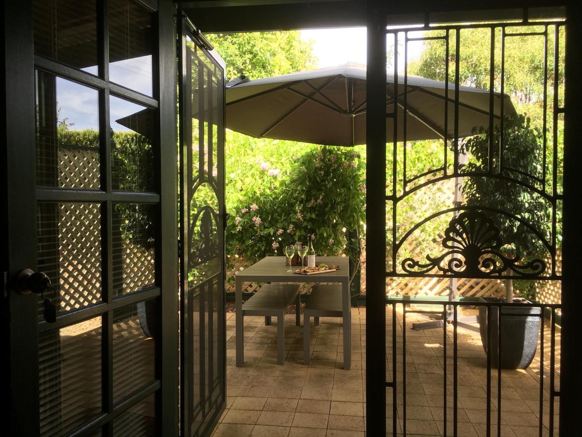 Wine And Roses Bed And Breakfast Adelaide Exterior photo