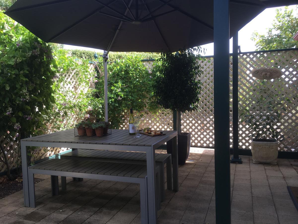 Wine And Roses Bed And Breakfast Adelaide Exterior photo