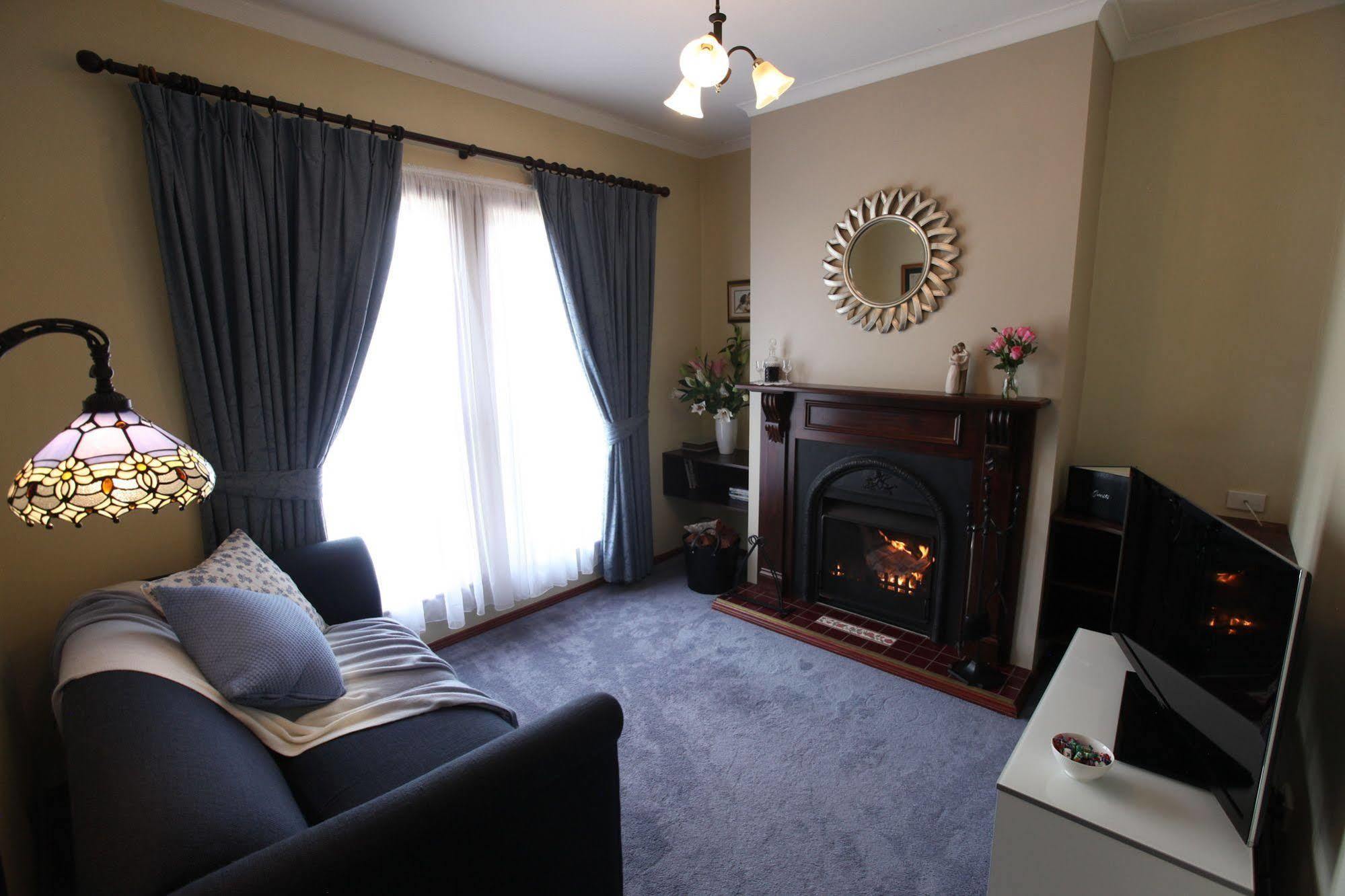 Wine And Roses Bed And Breakfast Adelaide Exterior photo
